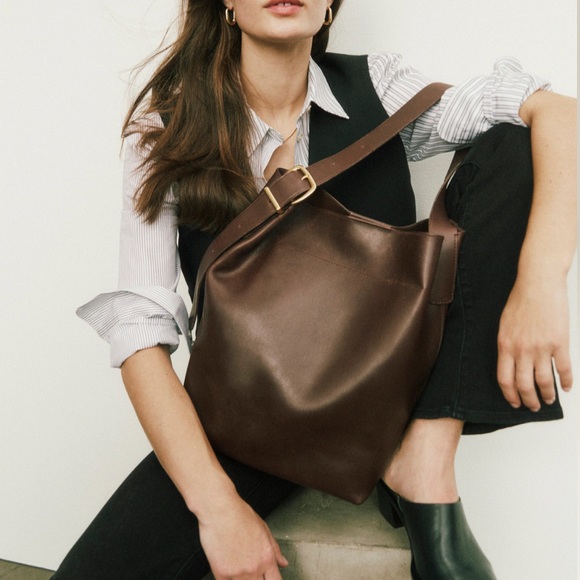 Madewell The Essential Bucket Tote in Chocolate Raisin - Picture 8 of 8